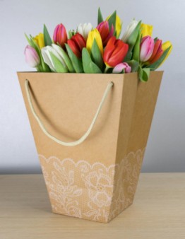 Darčeková taška plná kvetov